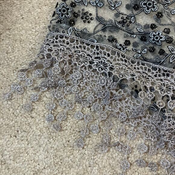 Gray lace floral scarf shawl with fringe, bohemian boho chic fairycore - Picture 3 of 10